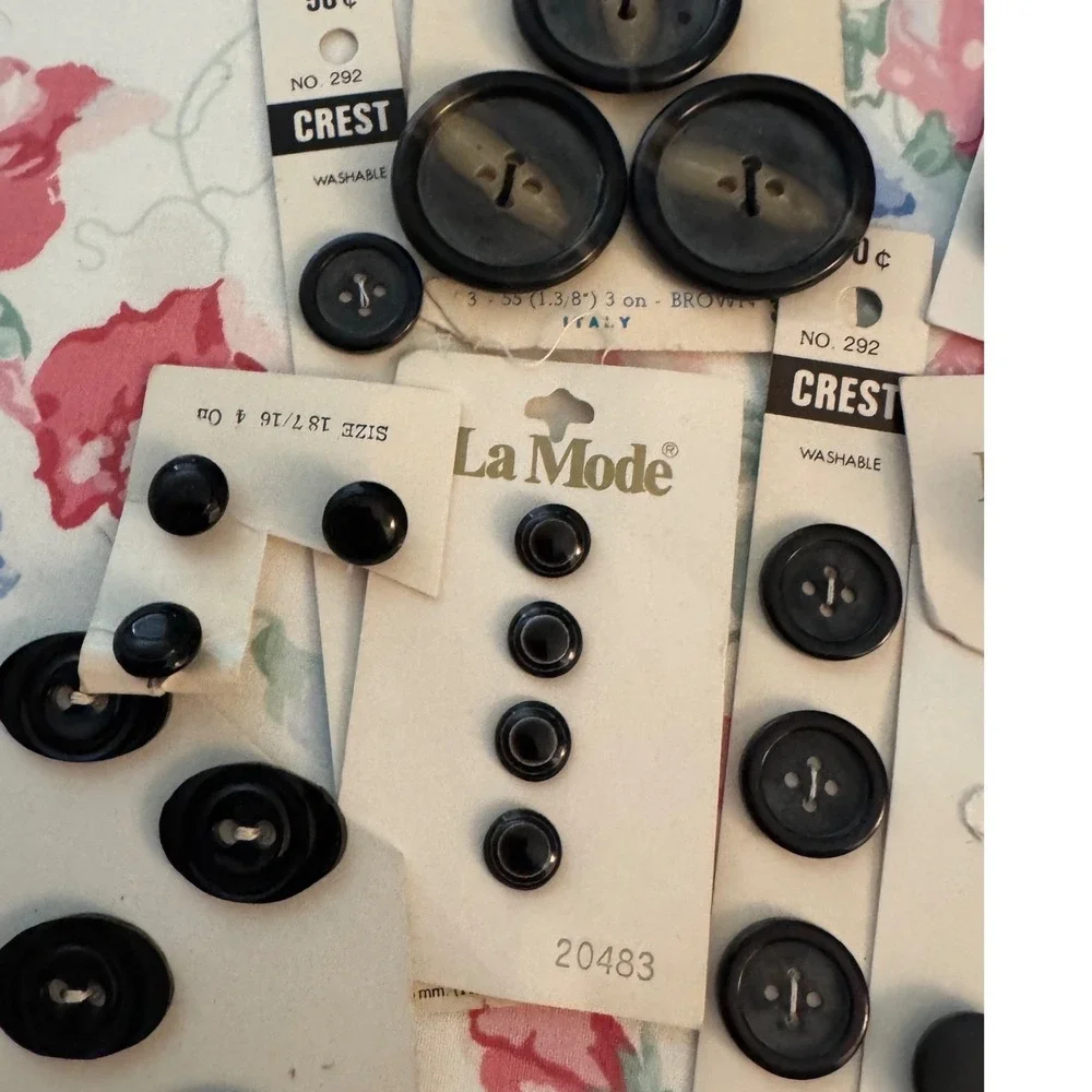 Vintage Black Button Lot La Mode Le Bouton Crest Mixed Sizes Shapes 30+ Pieces